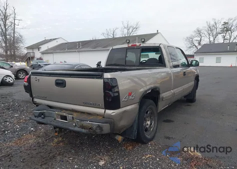 2000 Chevrolet Silverado 1500 Ls z USA, uszkodzony, nr VIN 1GCEK19T8YE155896